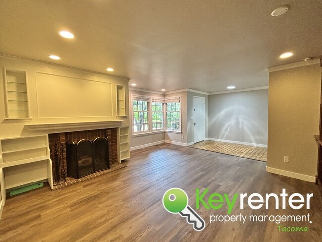 Building Photo - Stylishly Updated Lakewood Home in Seclude...