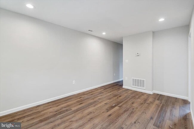 Building Photo - 1340 Pontiac Ave