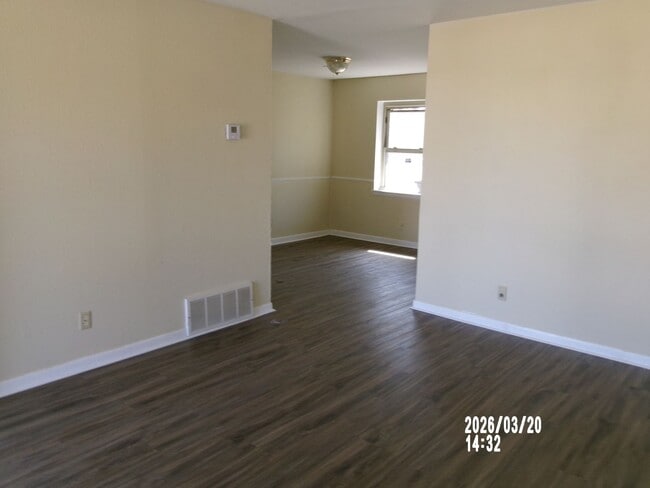 Building Photo - VERY NICE HOME IN THE RIDGECREST AREA. PETS NEGOTIABLE WITH OWNERS APPROVAL