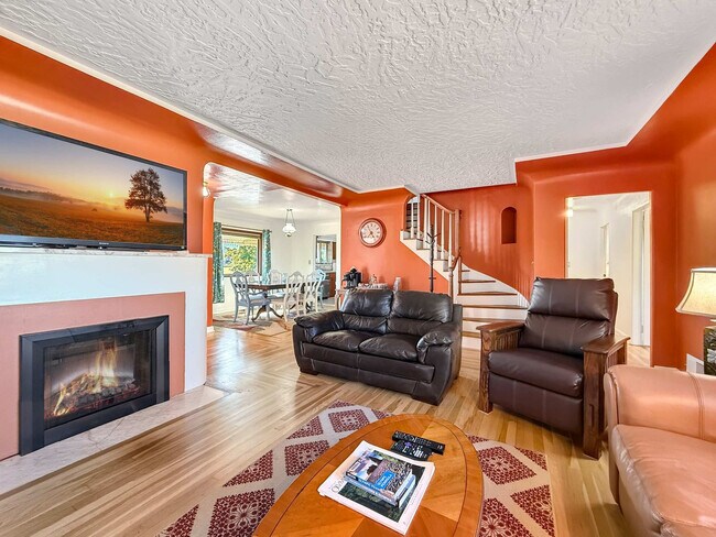 Building Photo - 1430 W Hendrickson Rd