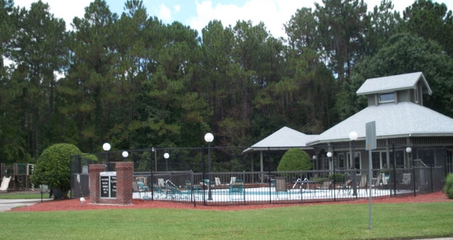 Building Photo - Sprawling Brick Home, Beautiful Water View...