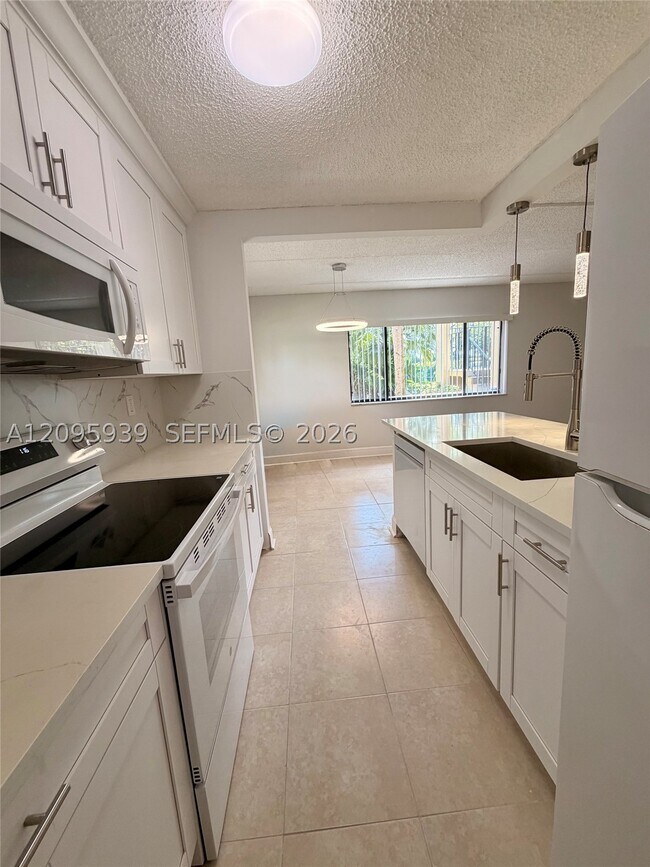 Building Photo - 110 Meadows Cir