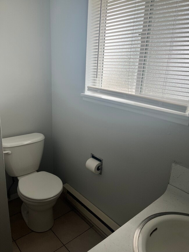 Building Photo - 604 Terry St