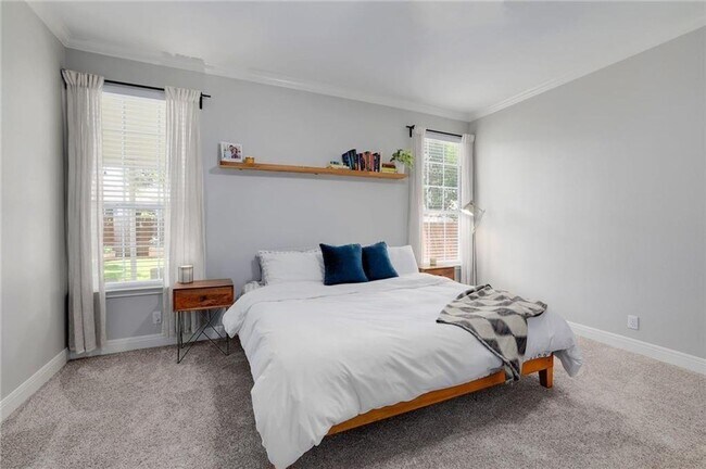 Building Photo - 1705 Azalea Dr