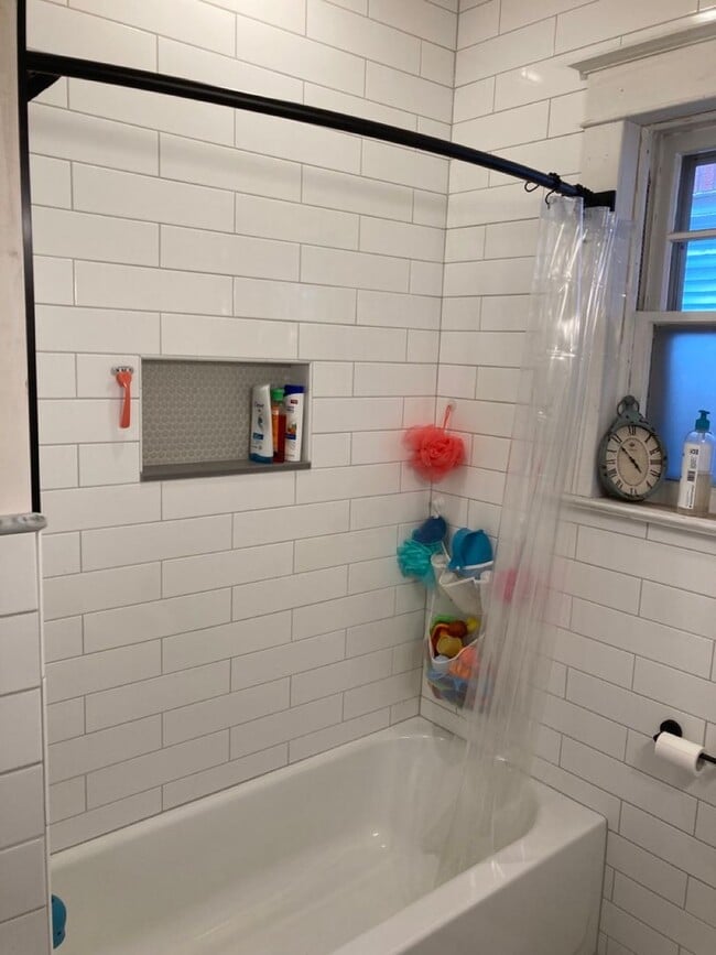 Building Photo - Crescent Hill  Charming Three Bedroom Bung...