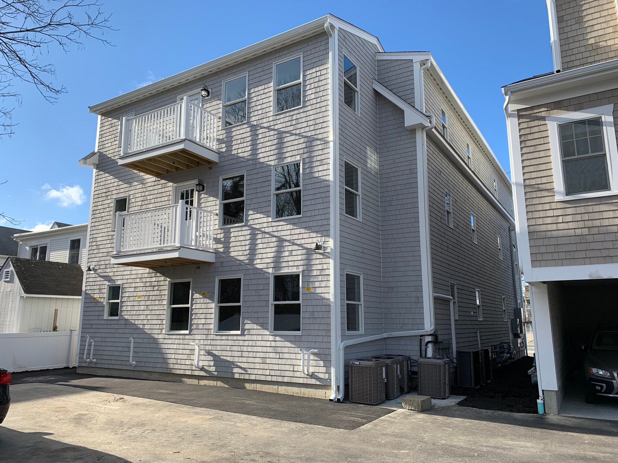 Building Photo - 17 Howland St