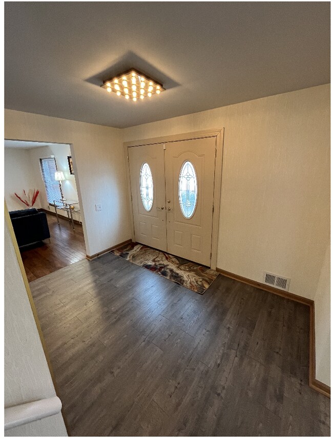 entry hall - 5835 Pinecroft Dr