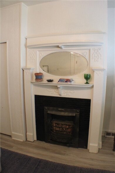 Building Photo - 124 3rd St