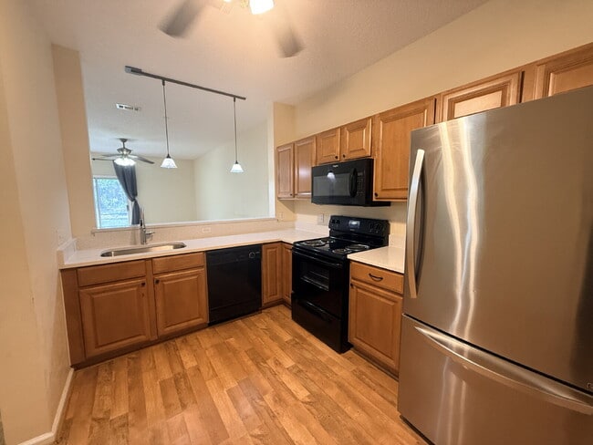 Building Photo - The Gables 2BR | 2.5BA Townhome!