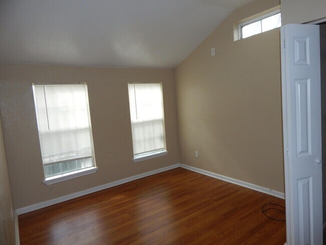 Building Photo - 507 Duncan Ave