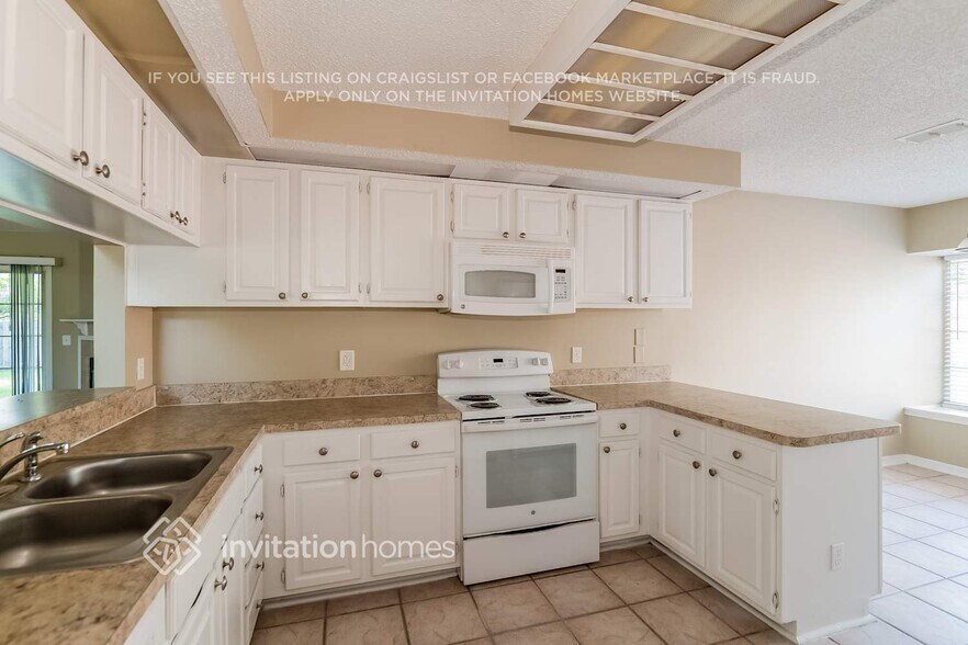 Building Photo - 7842 Mactavish Way S