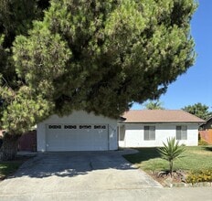 Building Photo - 3 Bedroom 2 Bath with Pool