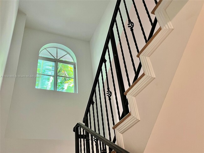 Building Photo - 4110 Pamona Ave