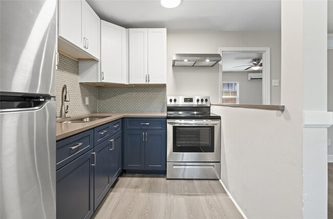 Building Photo - 6810 Del Rio St