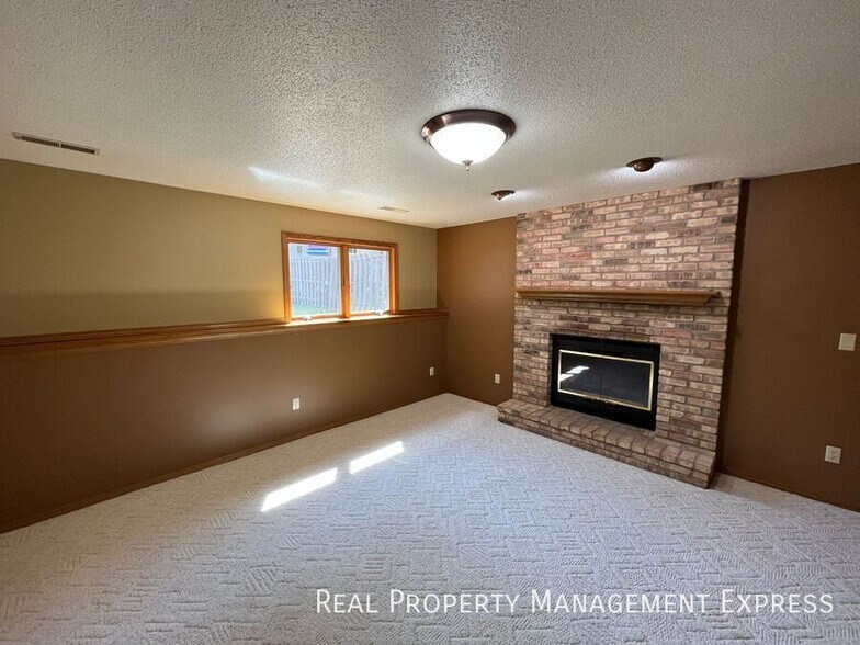 Building Photo - 3 BED 2 BATH HOME NEAR MORNINGSIDE PARK