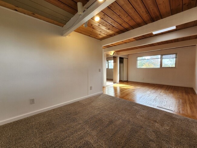 Building Photo - 2015 Cummings Dr