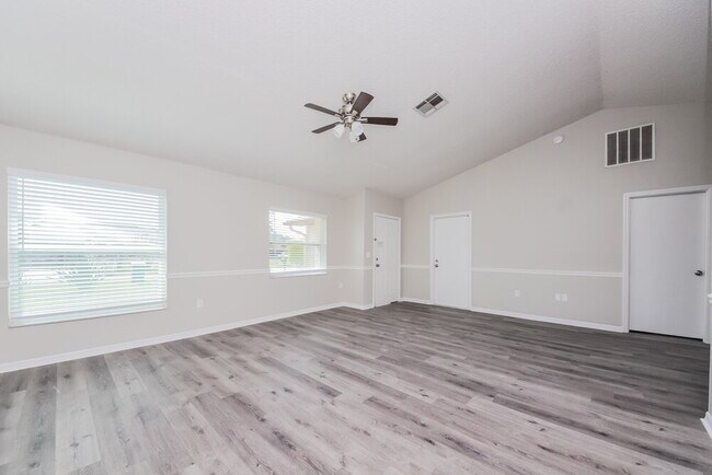 Building Photo - 911 San Rafael Way