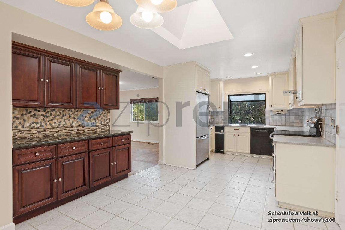 Building Photo - 1565 Klamath Dr