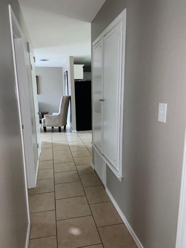 Building Photo - Ada, OK