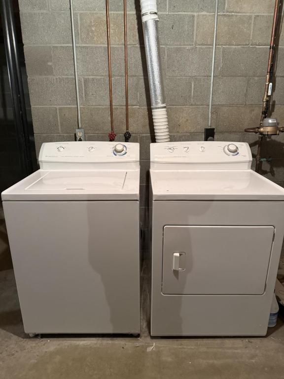 Building Photo - 1762 Pine Cove