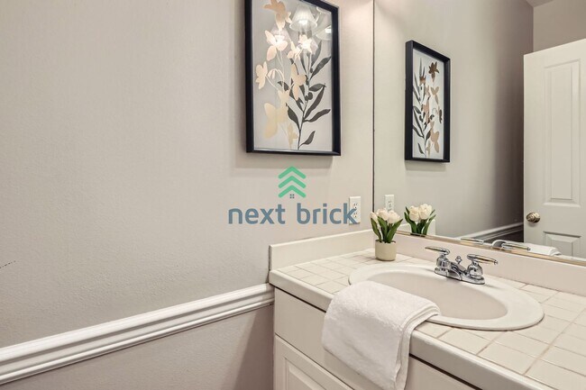 Building Photo - A beautiful 3 bedrooms and 2.5 bathrooms h...
