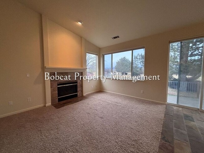 Building Photo - 1054 Camellia Ct