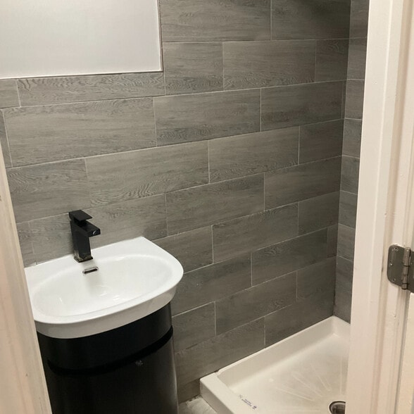 Building Photo - 4137 Boyd Ave