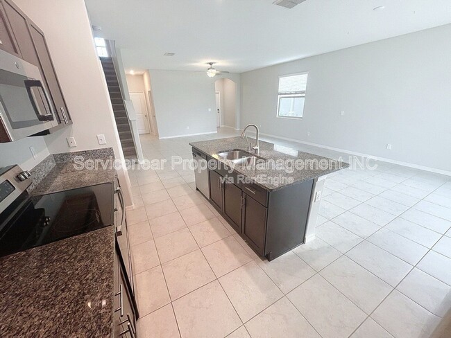 Building Photo - 734 Royal Empress Dr