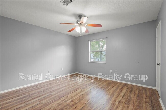 Building Photo - 11406 Bedford Oaks Dr