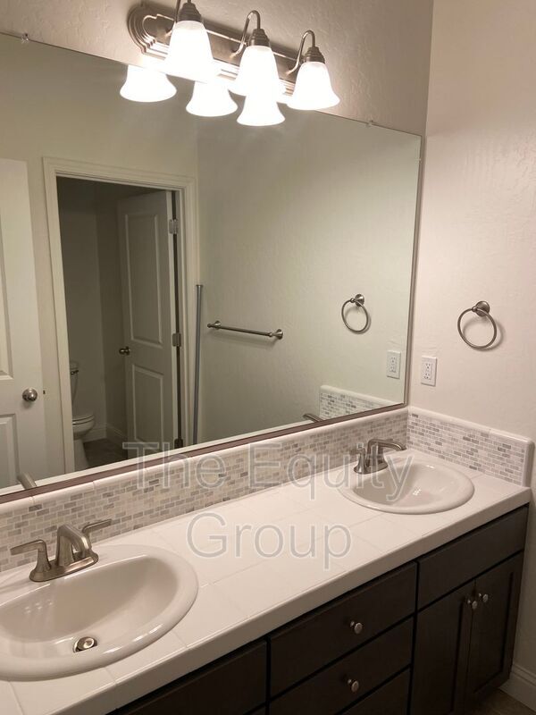 Building Photo - 1829 W Prescott Ave