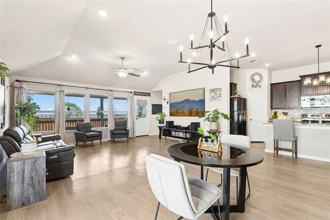 Building Photo - 2929 Greenbriar Rd