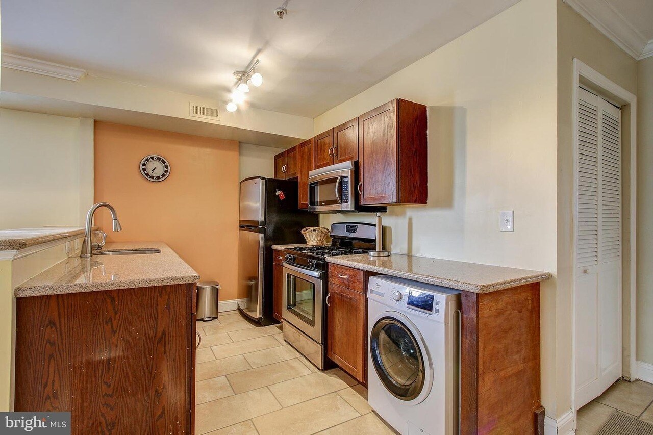 Building Photo - 2443 25th St SE