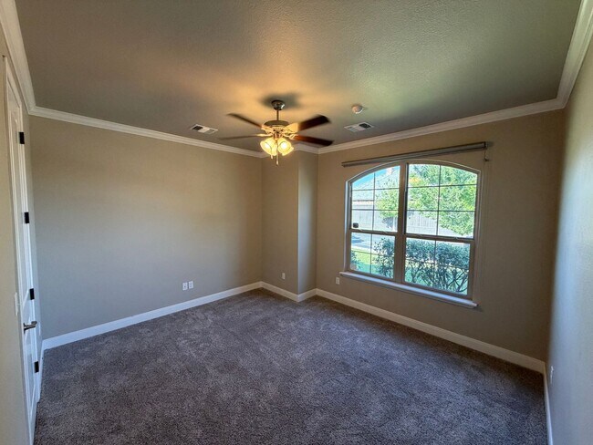 Building Photo - 6502 Isabella Dr