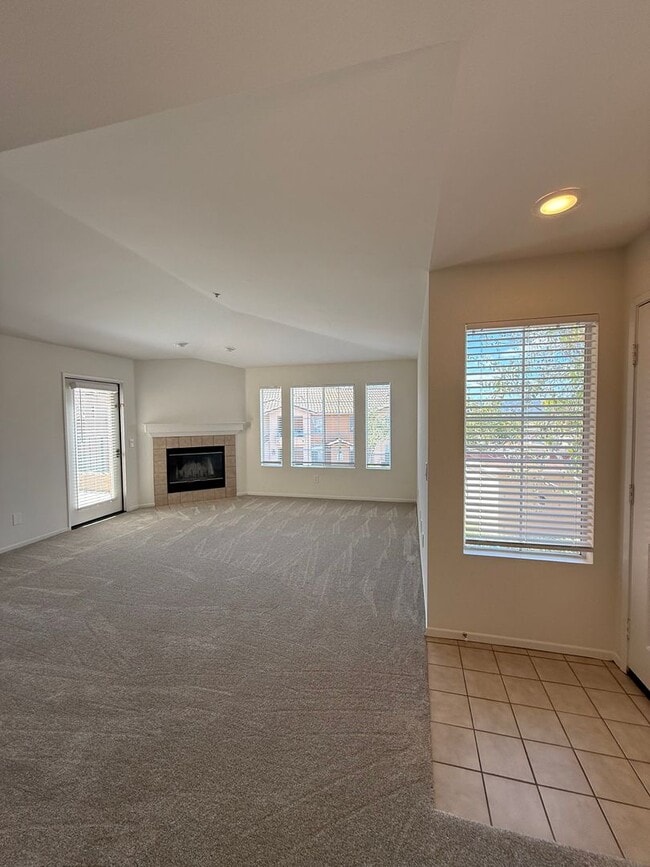 Building Photo - Terrific 2Br/2Ba Condo in gated community of Morada in Rancho Bernardo - Updated 2nd floor