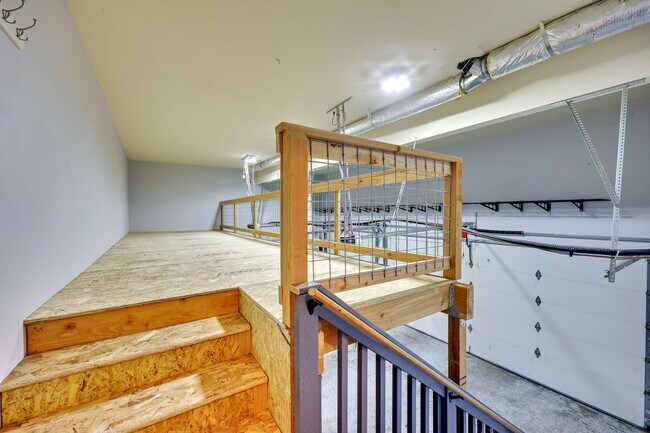 Building Photo - Beautiful Spacious Bainbridge Home