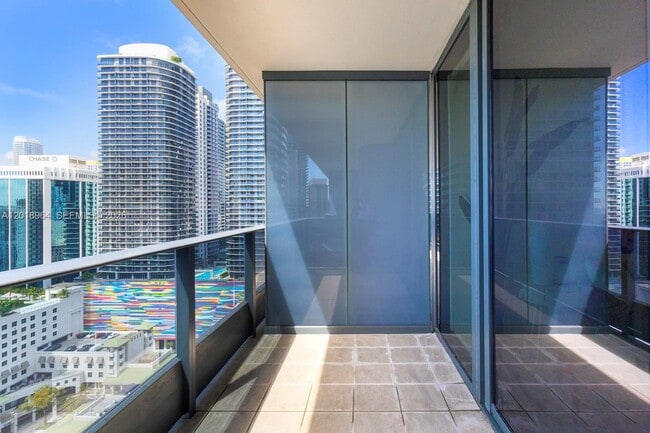 Building Photo - 1000 Brickell Plaza