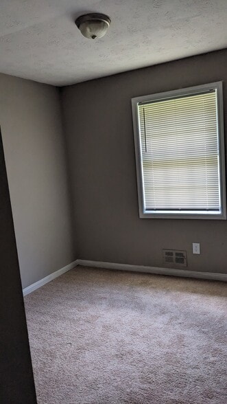 Building Photo - 2741 Williamsburg Dr