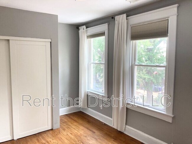 Building Photo - 624 Orleans Pl NE