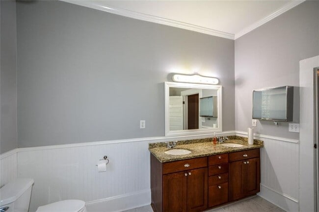 Building Photo - 404 Ormond St SE