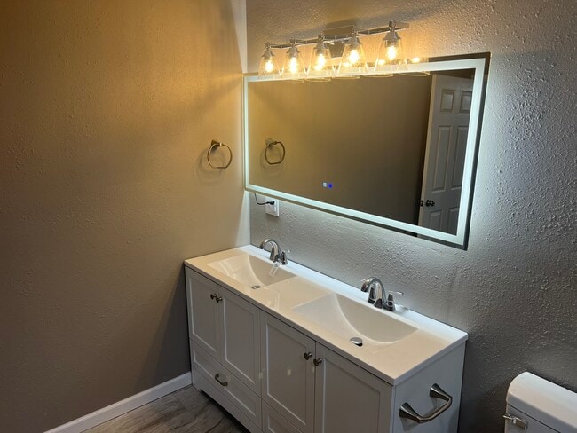 Building Photo - 7984 Fm