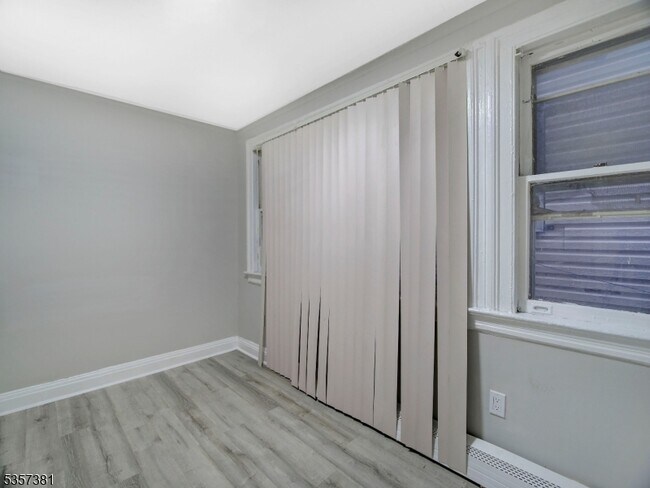 Building Photo - 178 Littleton Ave