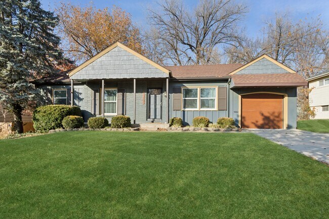 Building Photo - 10106 W 91st St