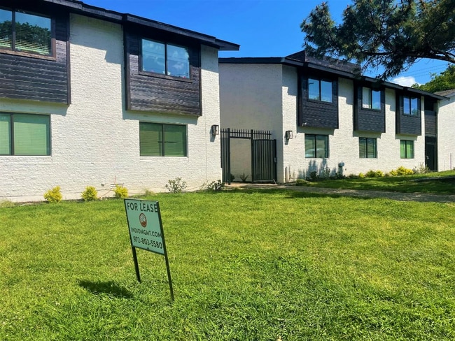 Building Photo - Pavilion at Bishop Ridge