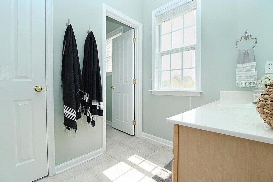 Building Photo - 111 Amaranth Ave