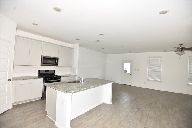 Building Photo - 23006 Forebear Dr