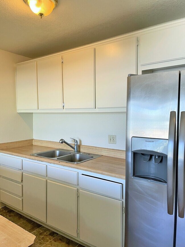 Building Photo - Coming Soon ** Great 2 bd/1ba Home in Strawberry Manor