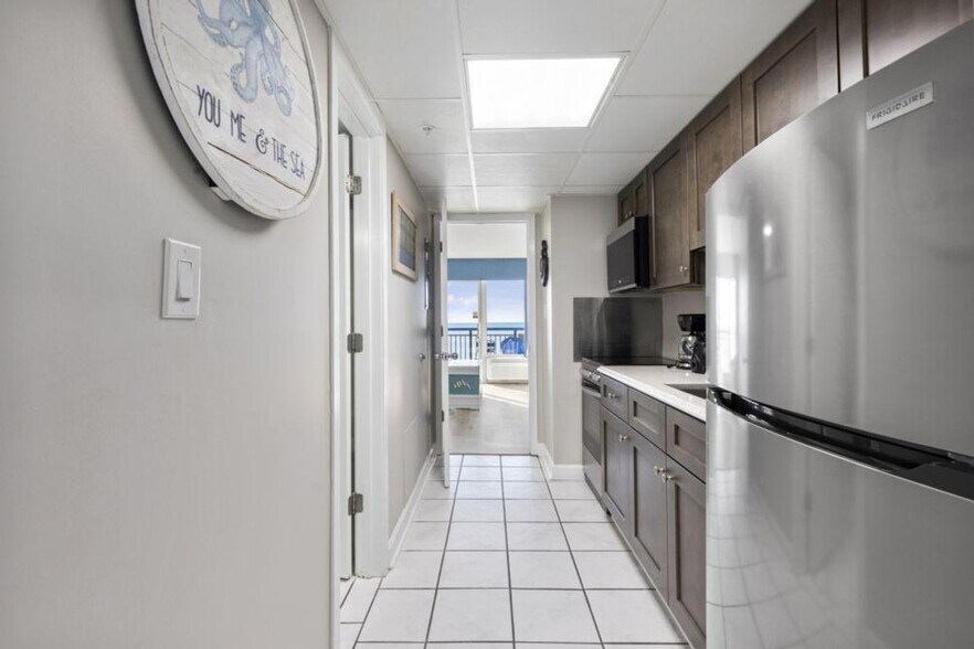 Building Photo - 2300 N Ocean Blvd