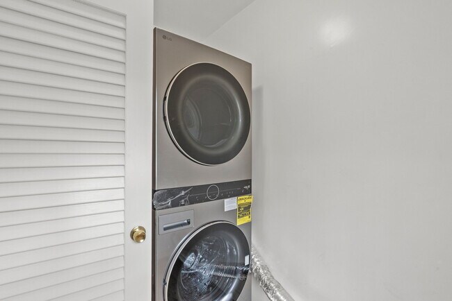 Building Photo - 18621 Bryant St