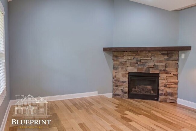 Building Photo - Quiet neighborhood, great neighbors, great ranch layout with beautiful covered back deck!