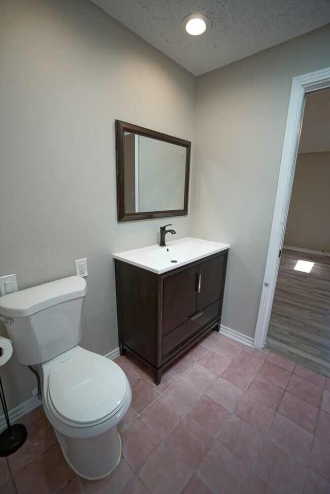 Building Photo - Charming 3/2 home in South Tampa